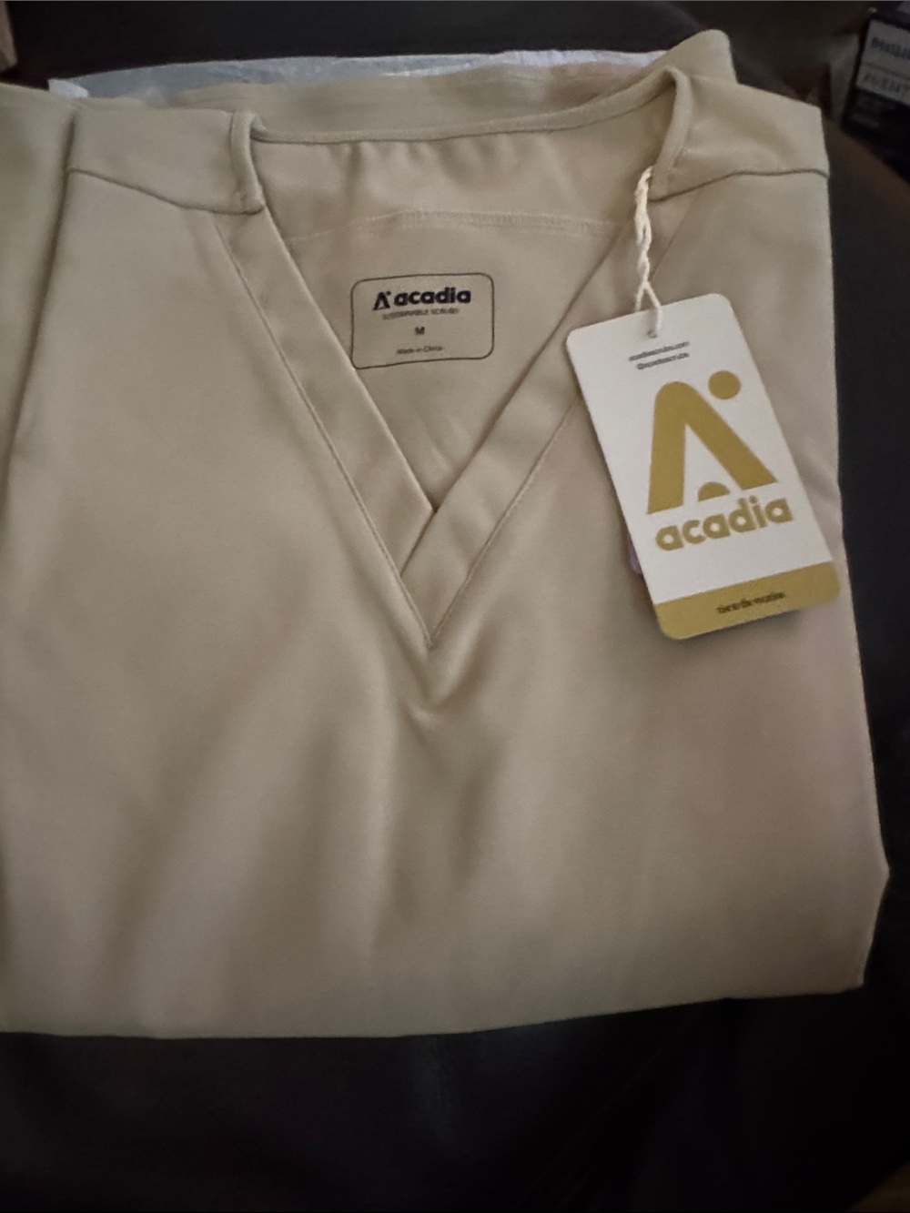 Acadia Gilda Fitted V Scrub Top Sesame M